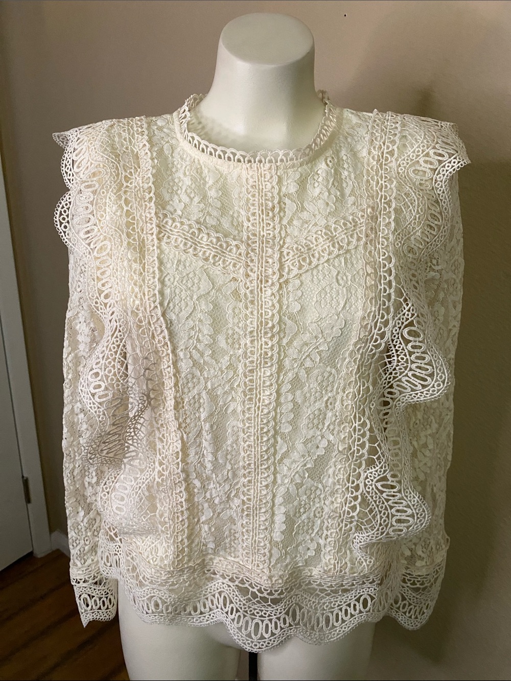 Ultra Pink cream Ivory all over Lace victorian bohemian top 💕 M
